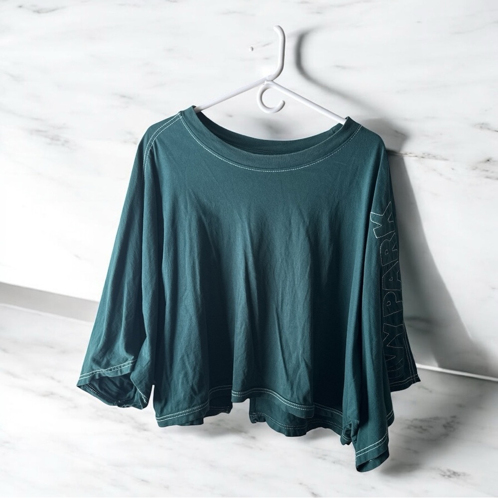 IVY PARK Green Crop Sweatshirt with 3/4 Sleeves